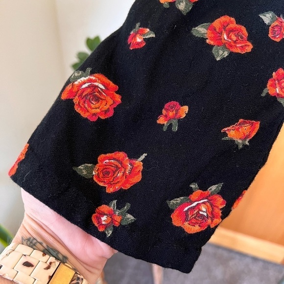 NWOT Volcom Medium Long Sleeve Roses Shirt Cutout Asymmetrical Back - Picture 7 of 10